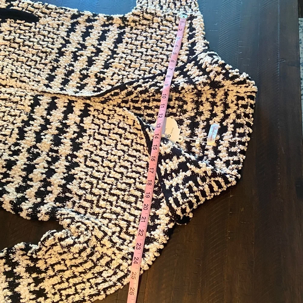 Chic Black and White Textured Cardigan, size S. NWT - Picture 10 of 13